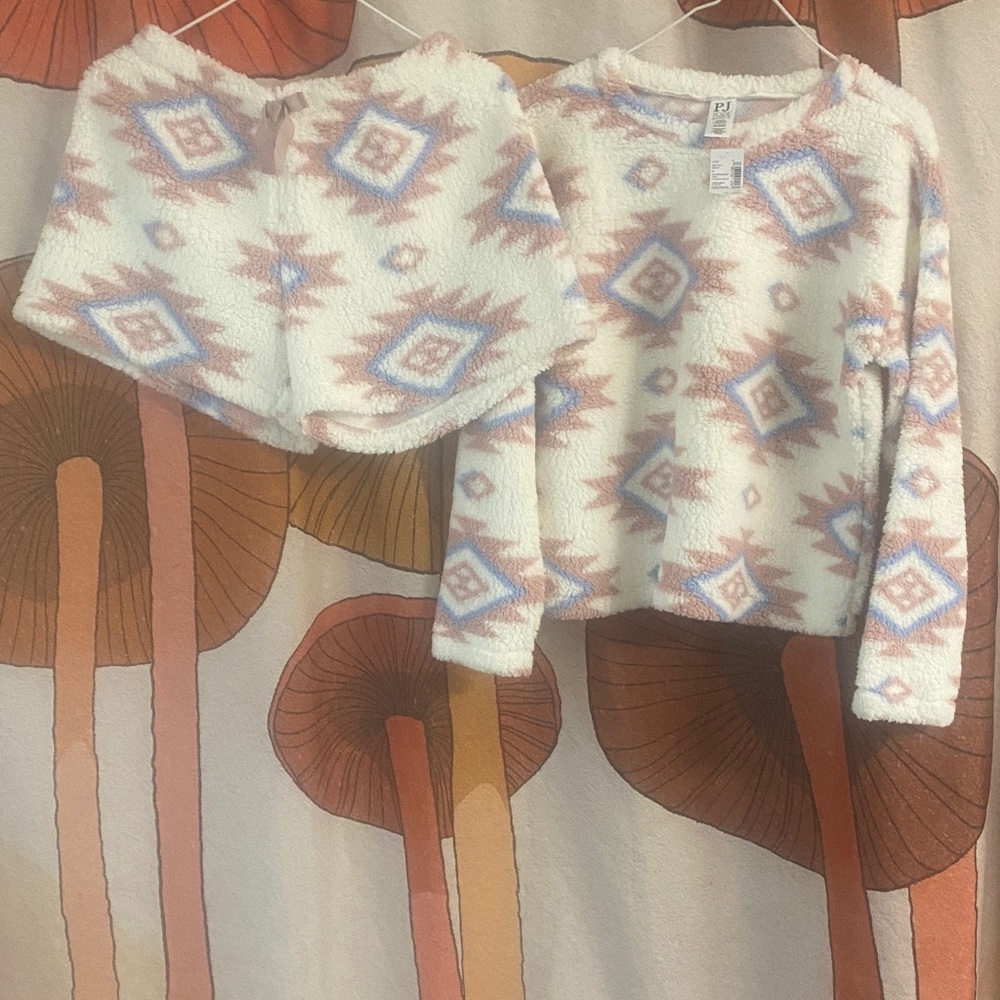 NWT Sugar & Jade Sherpa patterned lounge short set